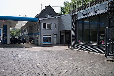 Werkstatt, Annahme und Tankstelle von Vorländer